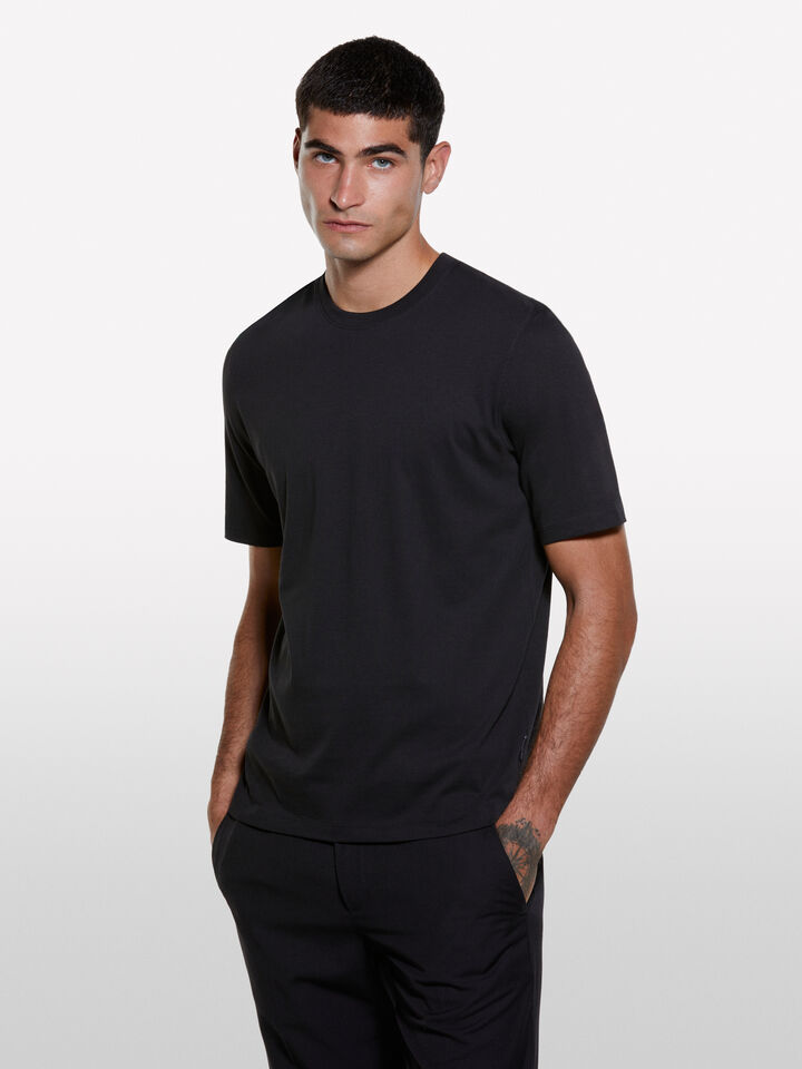 Schwarzes Kurzarm-T-Shirt mit normaler Passform - kurzärmeliges t-shirt für herren - Schwarz | Sisley image number 3